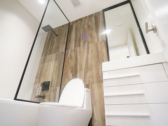 5th image of 96 Lewis Ave #3