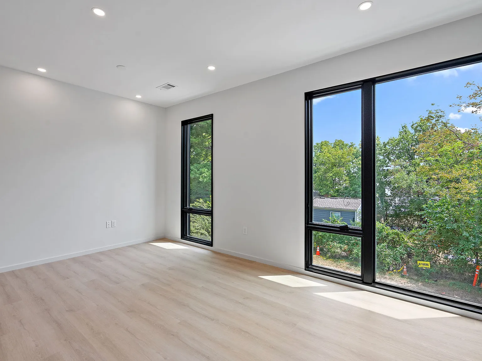 Studio, 529 sqft, $1,625 — Photo 3