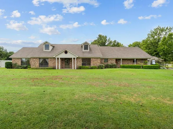 3006 E Pinecrest Dr, Atlanta, TX 75551