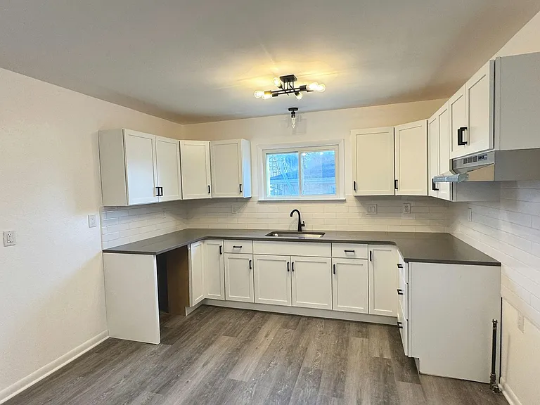 6022 Clover Ln — Photo 3