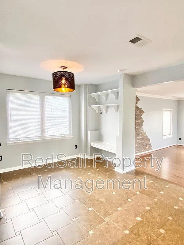 4 bed, 2.0 bath, 2455 sqft, $3,195 — Photo 4