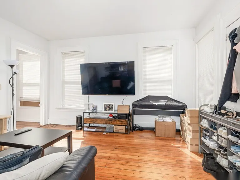 29 Nicoll St #1 — Photo 2