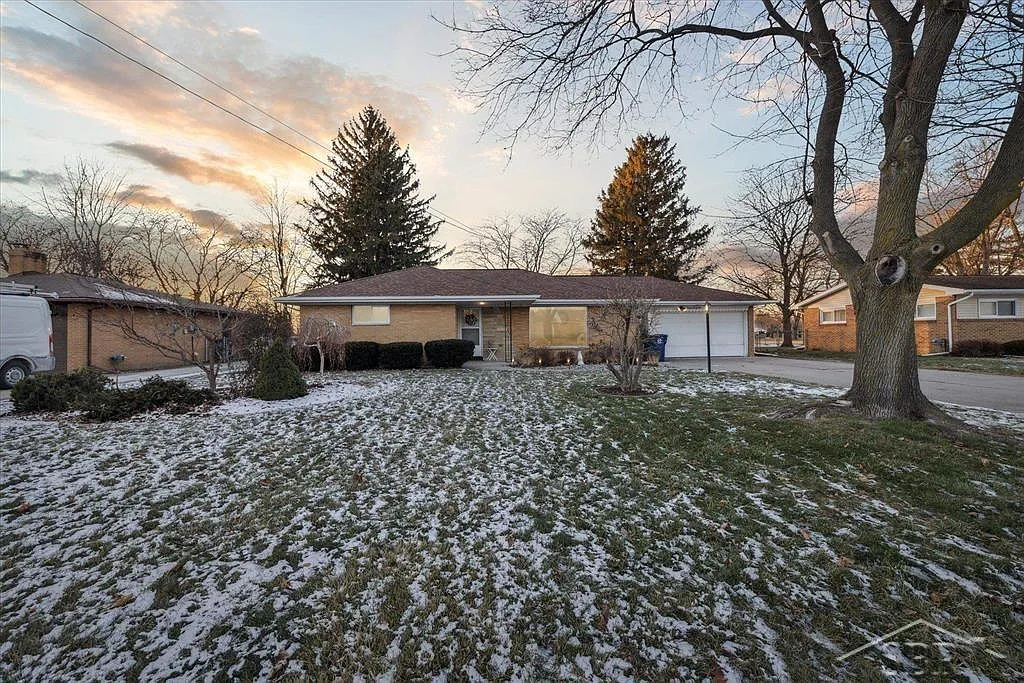 1545 Sauk Ln photo 1