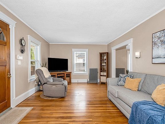 5th image of 77 Hawthorn St