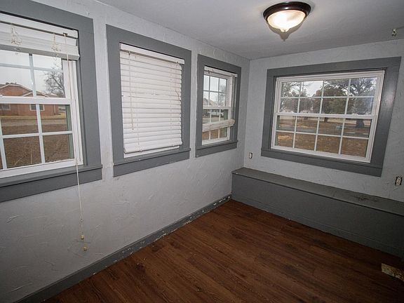 2nd image of 803 E 1st Ave
