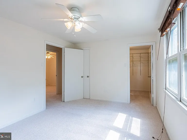 3048 Silent Valley Dr — Photo 24