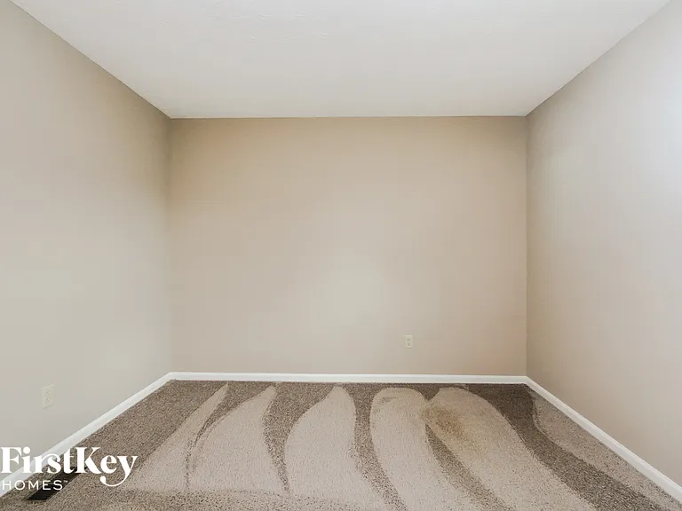 1433 Hunters Ln — Photo 12
