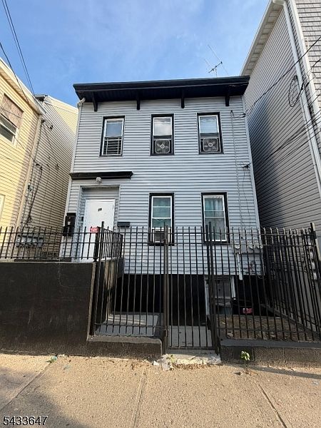 1st image of 78 16Th Ave