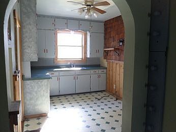 2nd image of 412 E Wisconsin St
