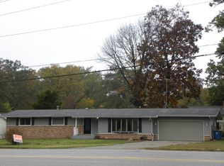 607 Robinwood Dr, Robinson, IL 62454