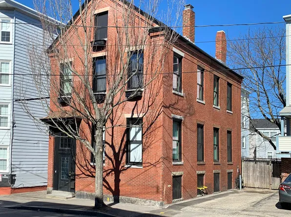 37 Chestnut St, Portland, ME 04101