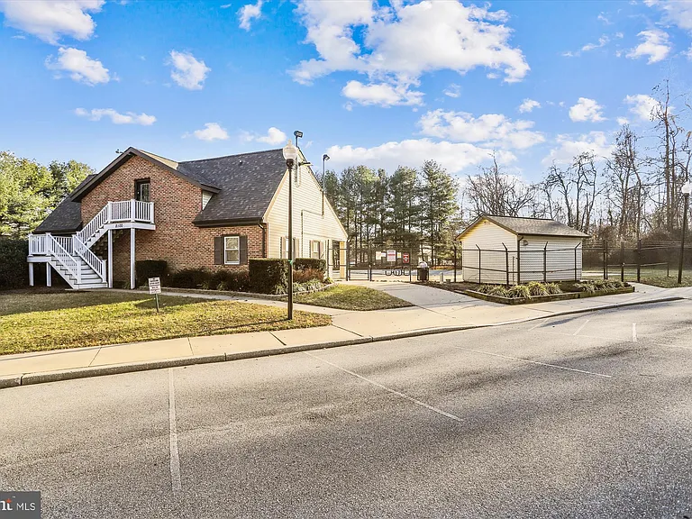 3512 Old Crown Dr — Photo 32