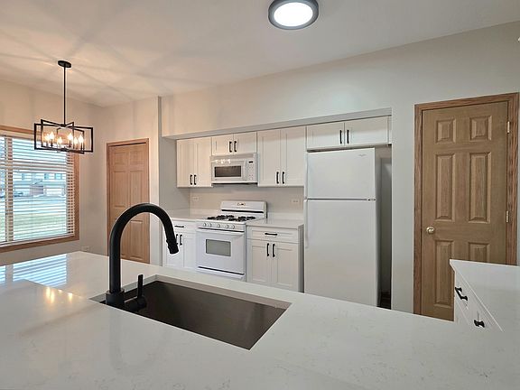 3rd image of 8237 W Auburn Ln