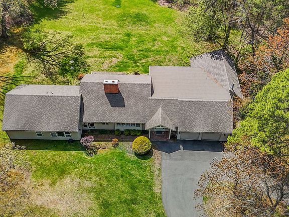 2nd image of 23 Vine Hill Rd