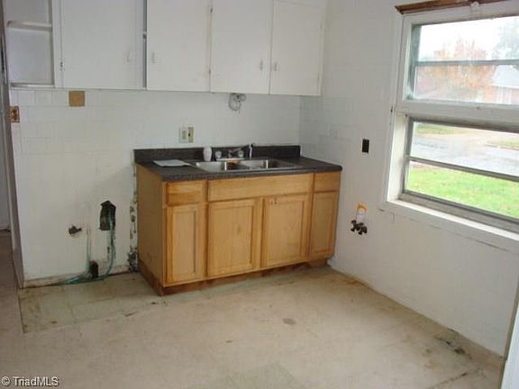 2nd image of 1203 Park Ave