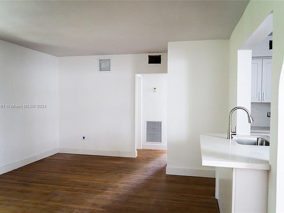 3rd image of 1561 West Ave