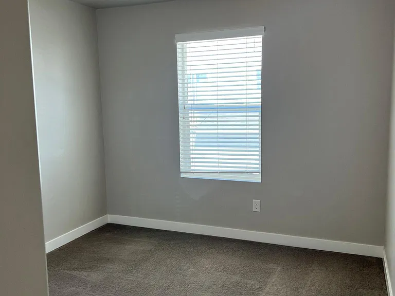 1053 W Painted Horse Ln — Photo 6