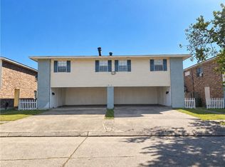 913 W Monterey Ct, Gretna, LA 70056