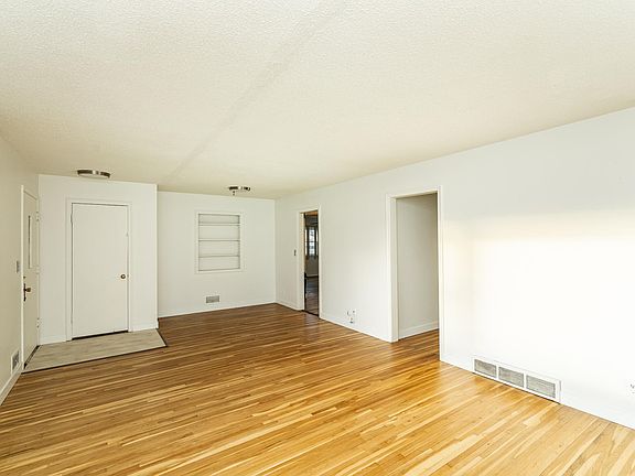 4th image of 1413 16th Ave NW