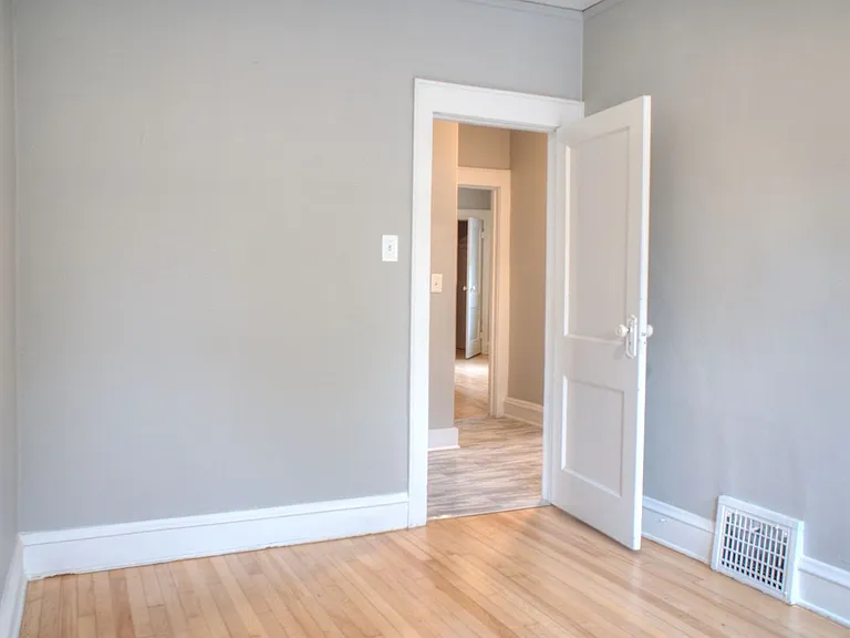 2865 N Frederick Ave — Photo 19