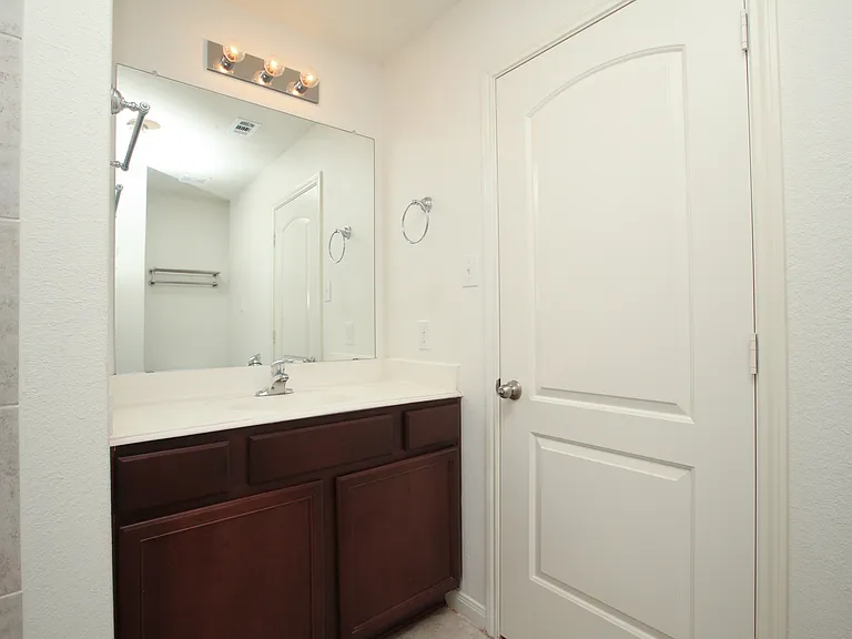 1325 Englemann Dr — Photo 3