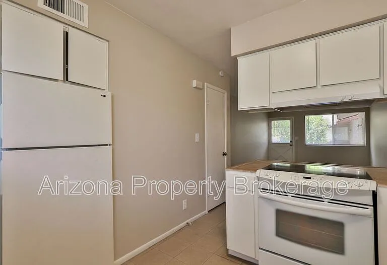 2323 S College Ave #2 — Photo 7