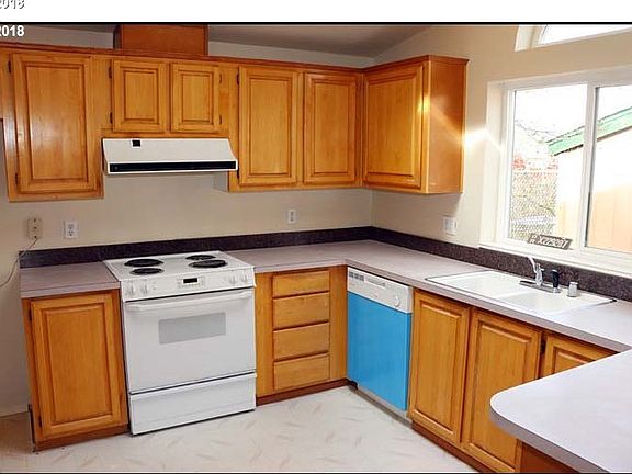 3rd image of 1709 NE 78th St