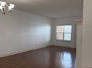 2727 Riverside Dr #15, Trenton, MI 48183