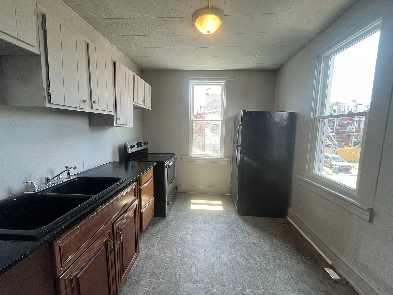 714 West Poplar Street - 2 — Photo 2