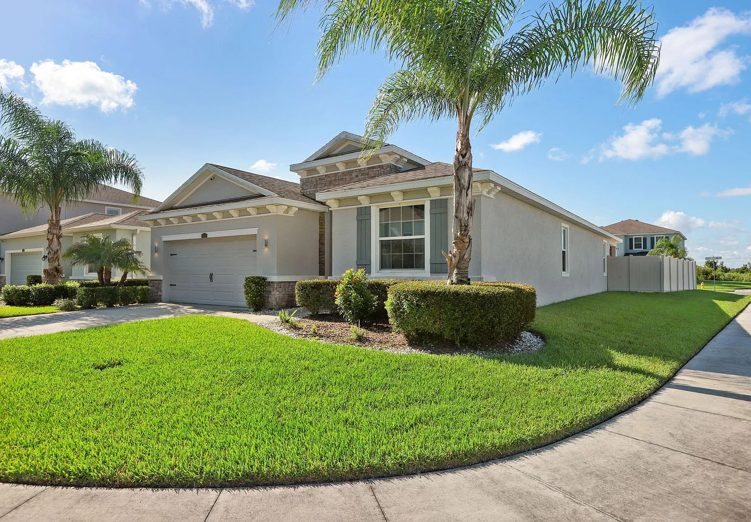 4 bed, 2.5 bath, 2045 sqft, $2,950 — Photo 3