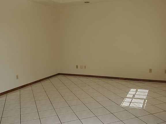 2nd image of 3935 Bourbon St #2