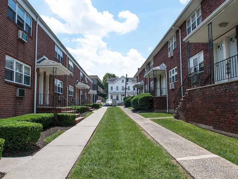 Maple Gardens — Photo 10