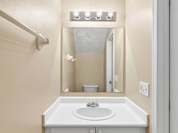 5th image of 4659 Parrau Dr