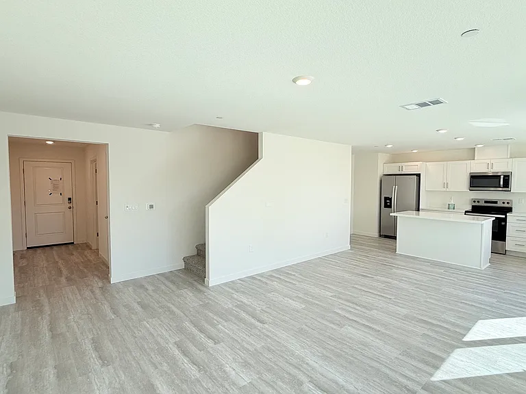 516 Foxtail Ct — Photo 4