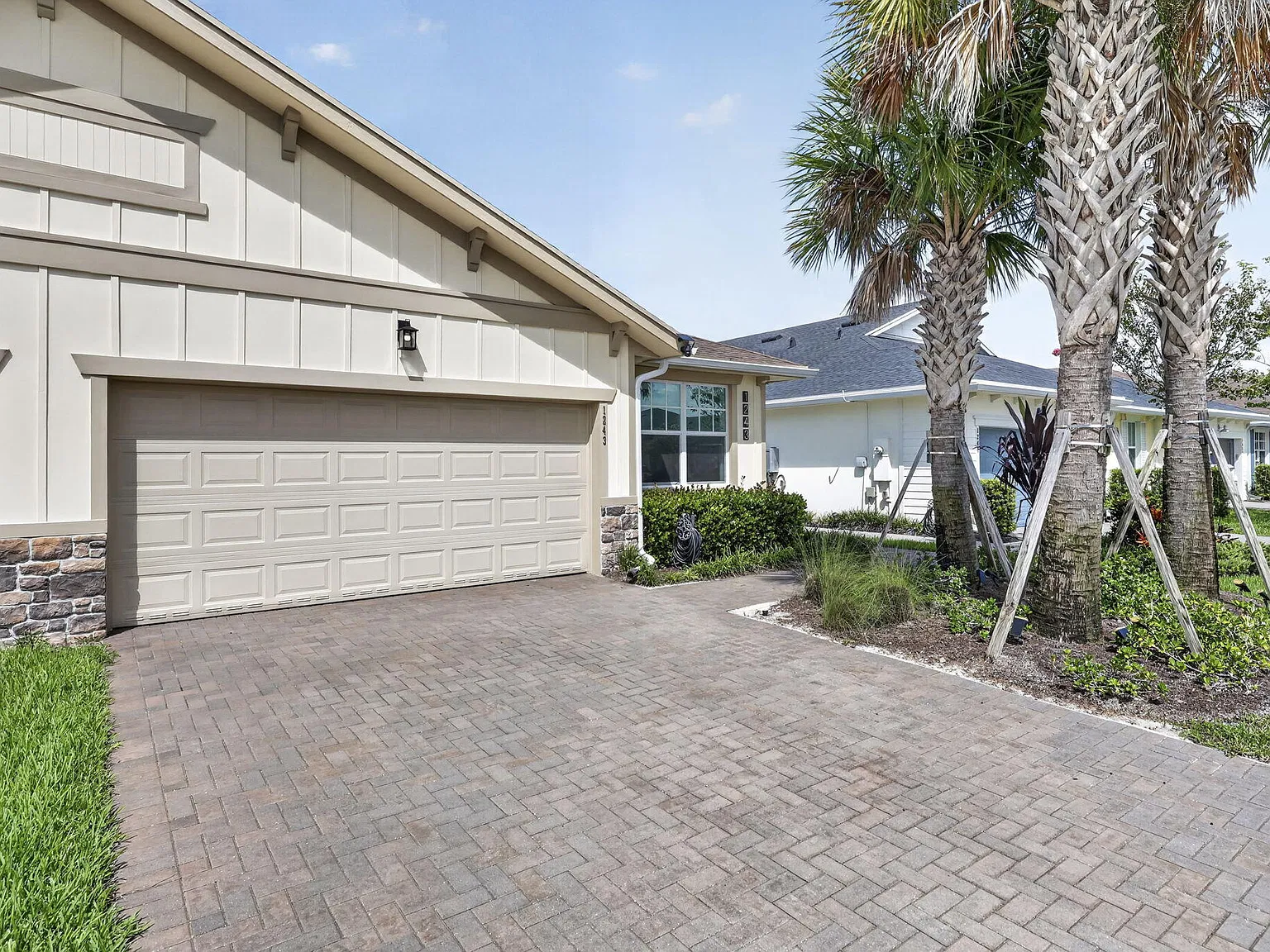 3 bed, 2.0 bath, 1952 sqft, $3,500 — Photo 3