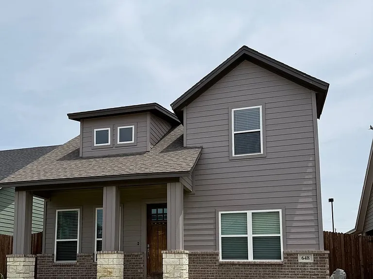 648 The Cottages Dr — Photo 2