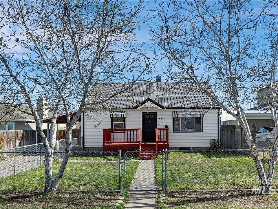 1st image of 624 11th Ave N