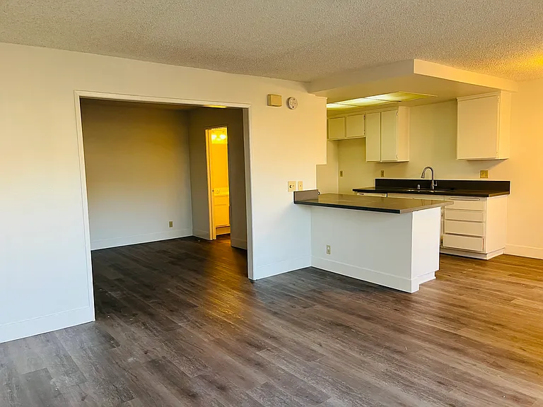1200 S Sharon Cir #5 — Photo 3