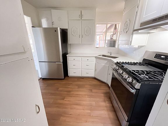 3rd image of 3308 E Silverlake Rd