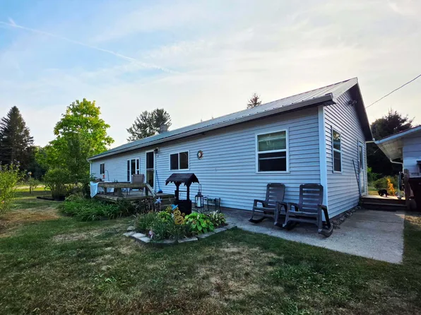 14 S 5th St, Morley, MI 49336