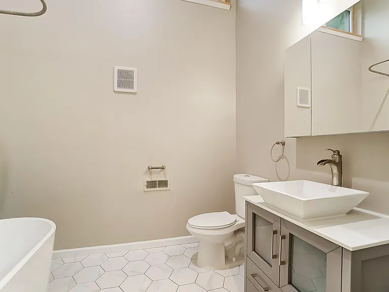114 E Corry St — Photo 27