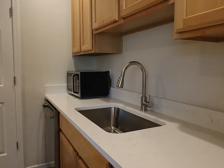 1020 E Silver St — Photo 28