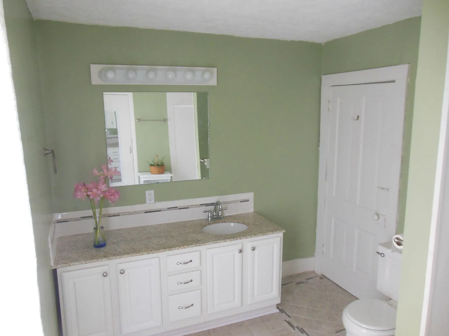 3 bed, $2,400 — Photo 4