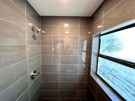 5th image of 1418 SW 27th St #8