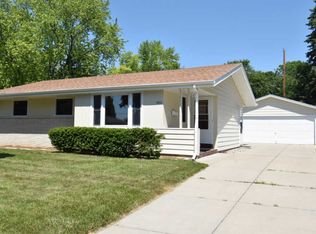 402 Debbie Dr, Waukesha, WI 53189