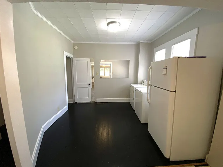 352 Bassett Ave — Photo 21