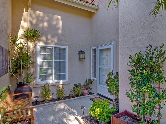 QUAINT FRONT DOOR ENTRY AREA