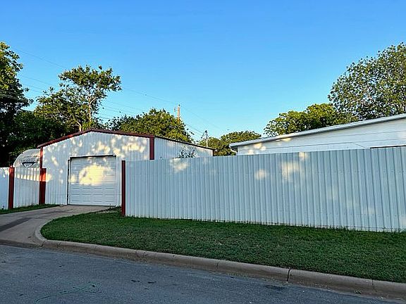 3rd image of 1020 W Louisa Ave
