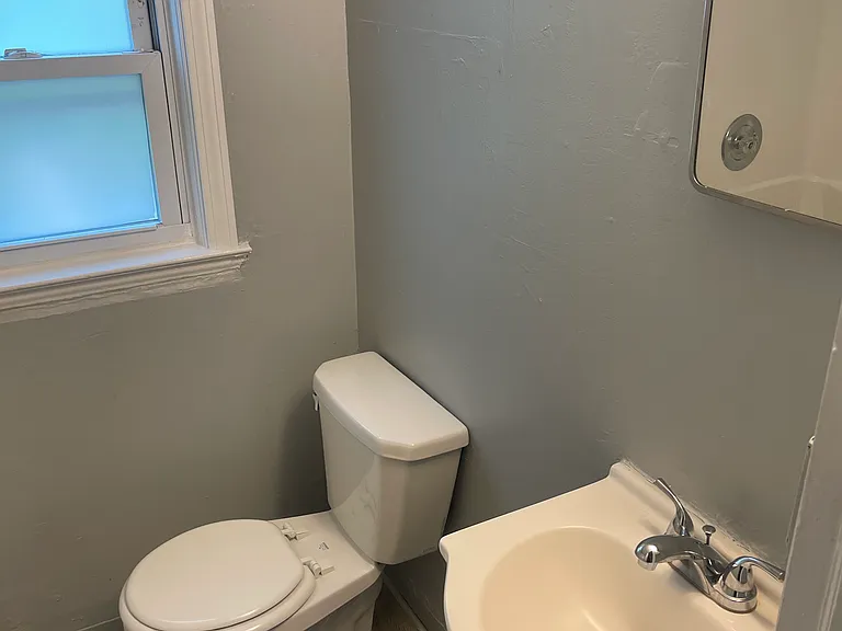 182 Woodland St — Photo 9