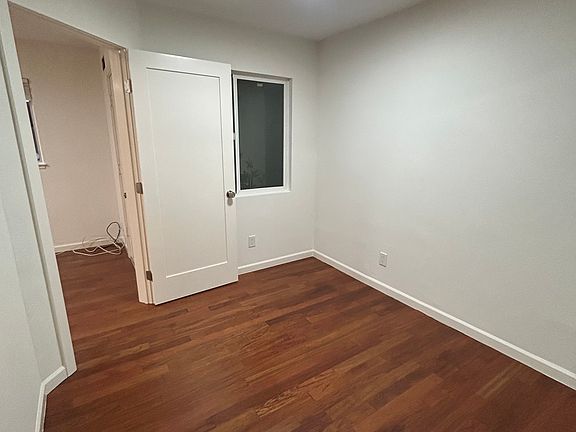5th image of 2144 Grove St APT 2